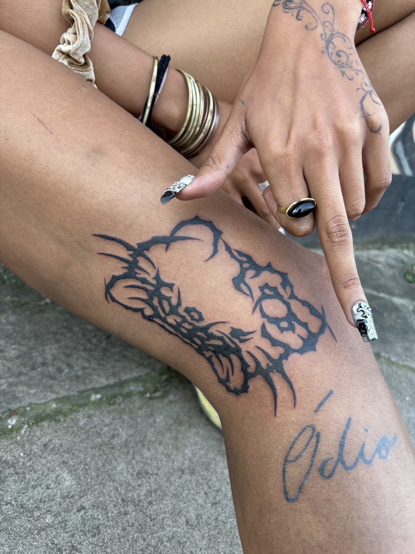 Perna em freehand preto