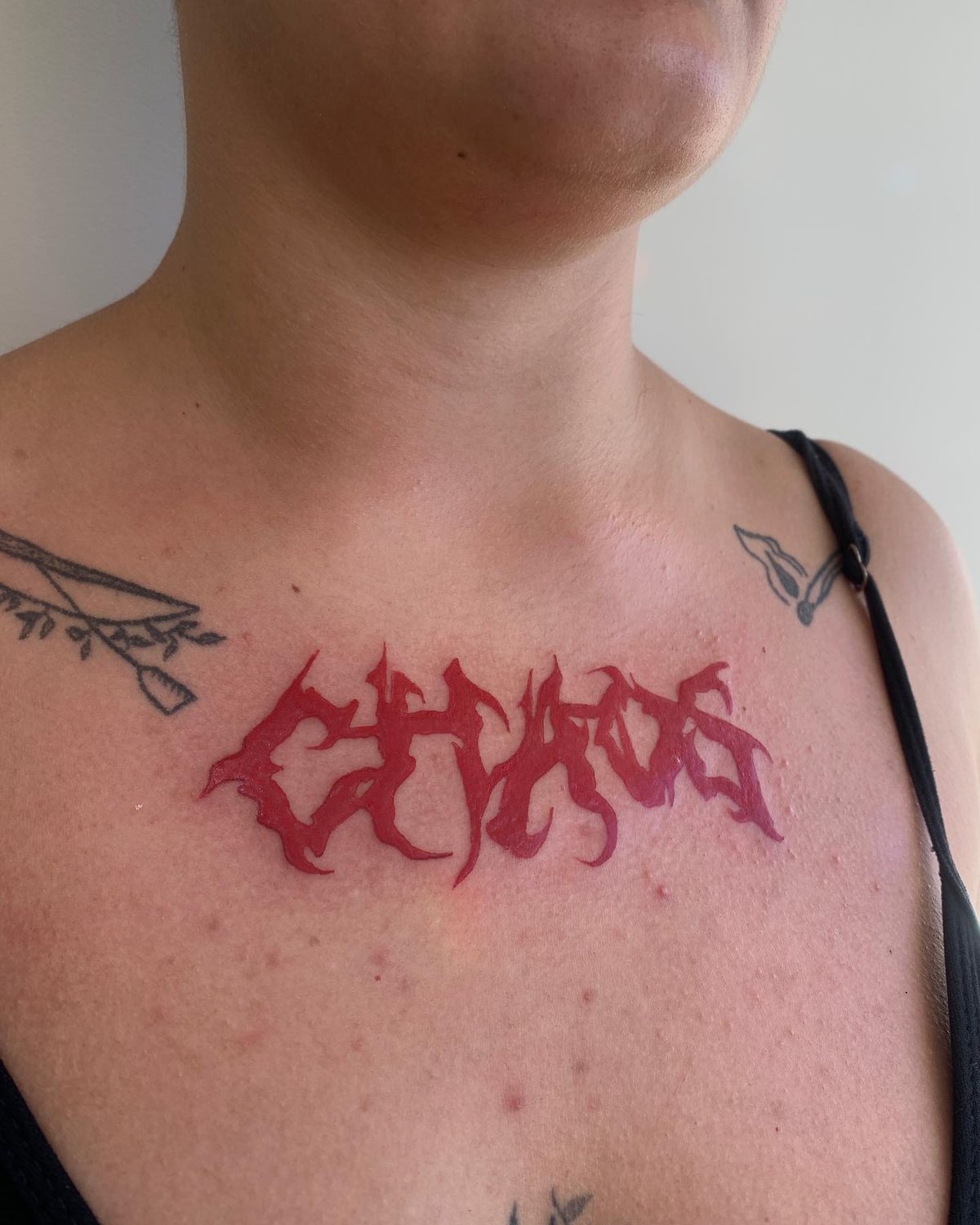 Chaos, peito, freehand