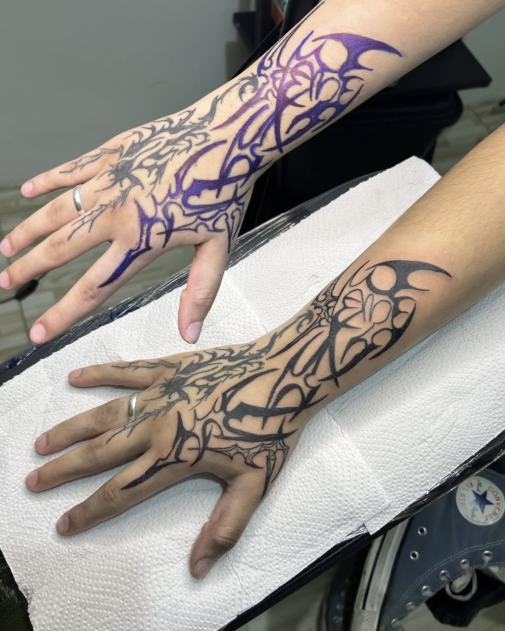 Duas mãos, mãos, freehand