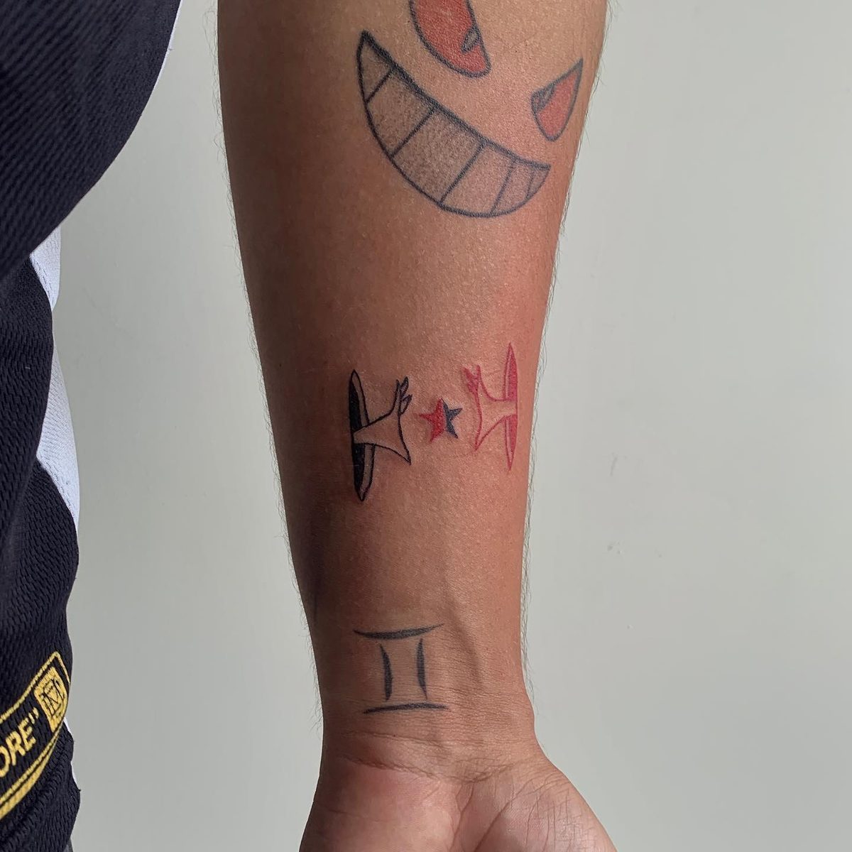 Gengar e estrelas, antebraço, ignorant