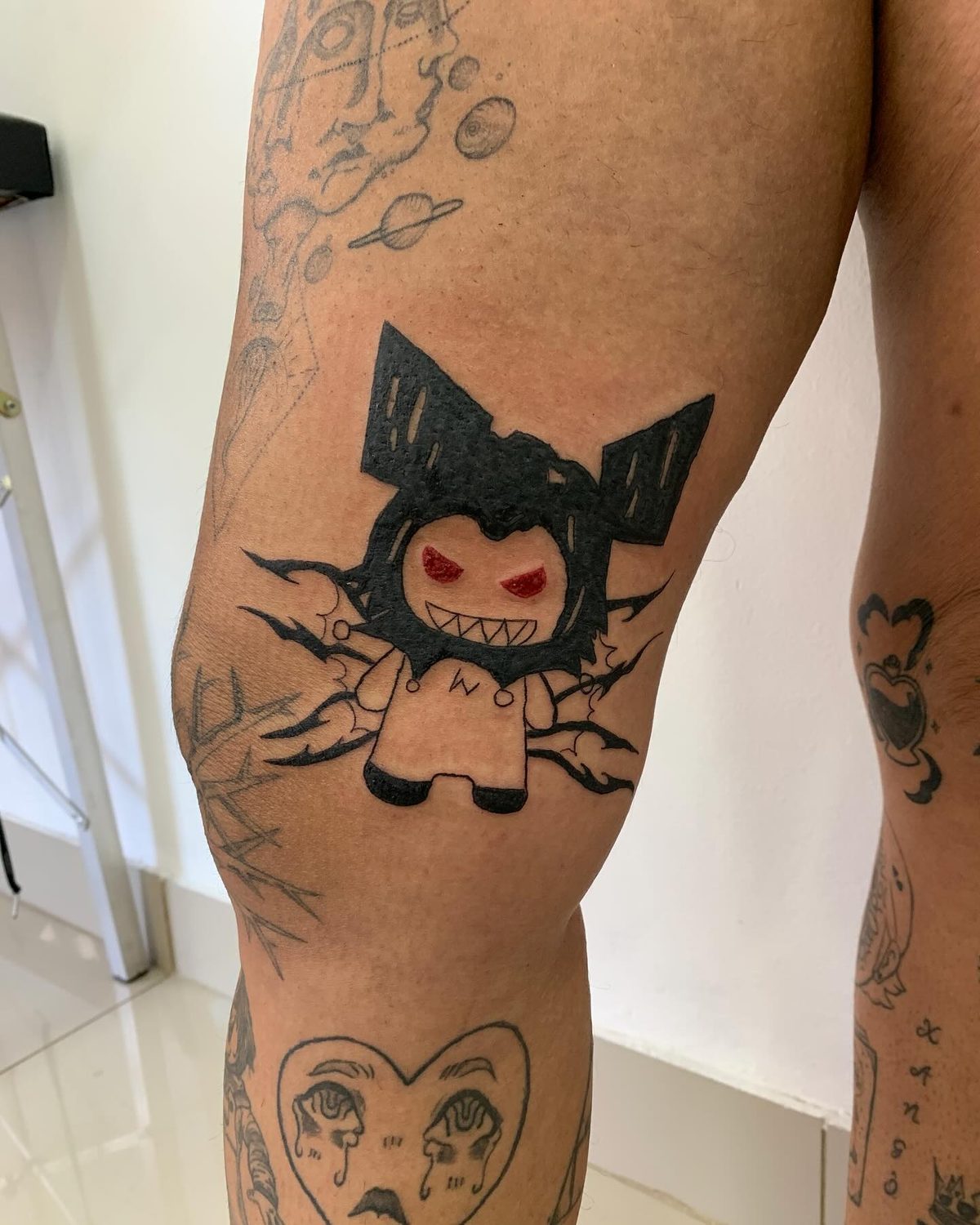 Kuromi, joelho, ignorant