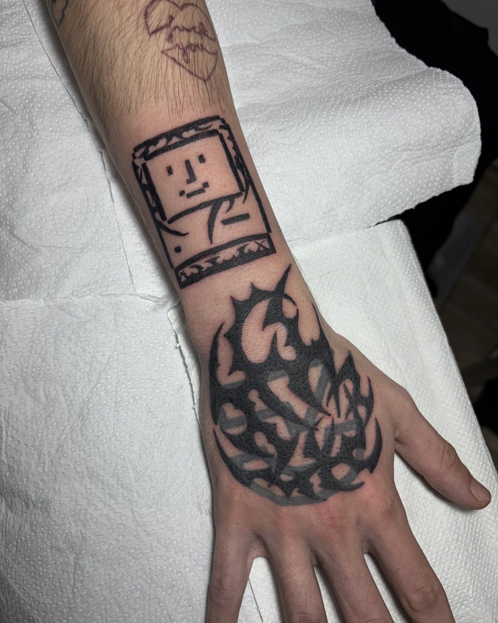 Mão fechada, mão, ignorant + freehand