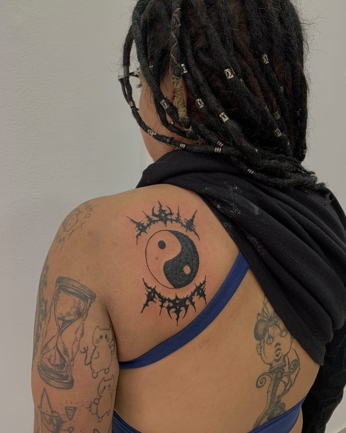 Yin yang, ombro, freehand